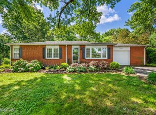 1224 W Walnut Grove Rd, Knoxville, TN 37918