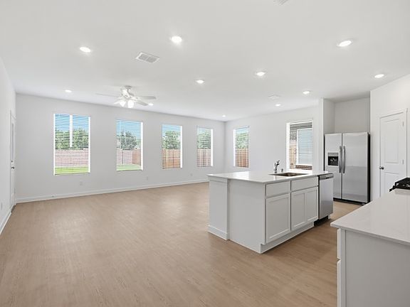 4th image of 7001 Camphor Ct