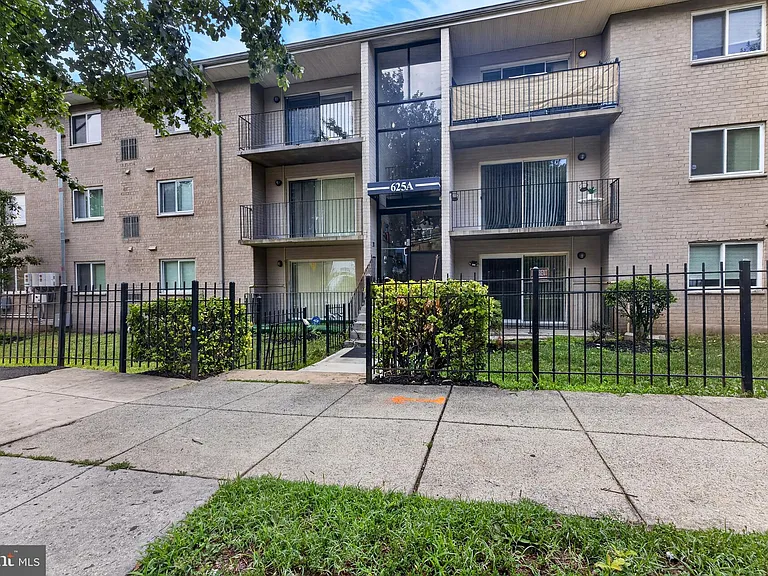 625 Chesapeake St SE #301 — Photo 25