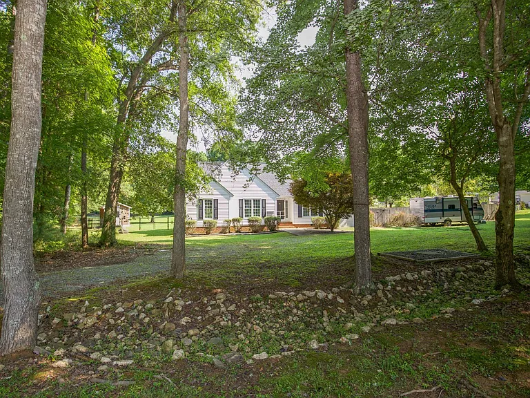 184 Olde Farm Rd — Photo 3