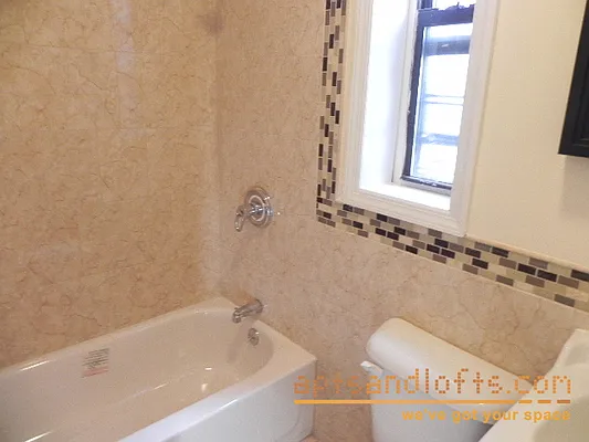 Rented by aptsandlofts.com | media 4