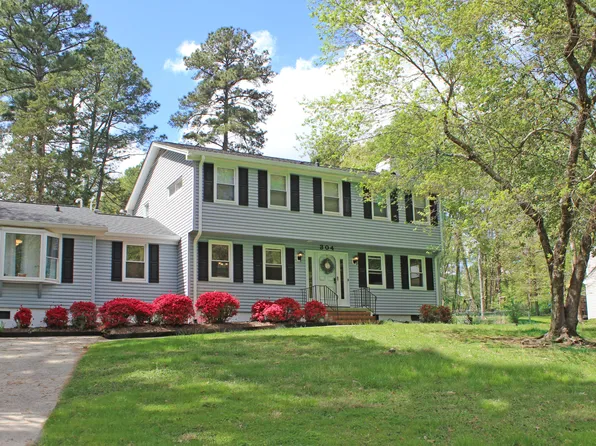 304 Plum Ln, Chapel Hill, NC 27517