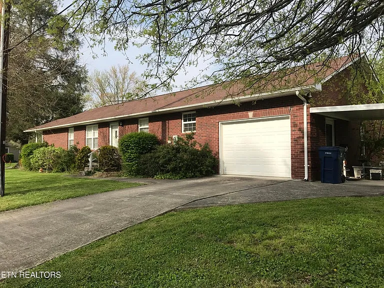 715 Gloucester Ave — Photo 2