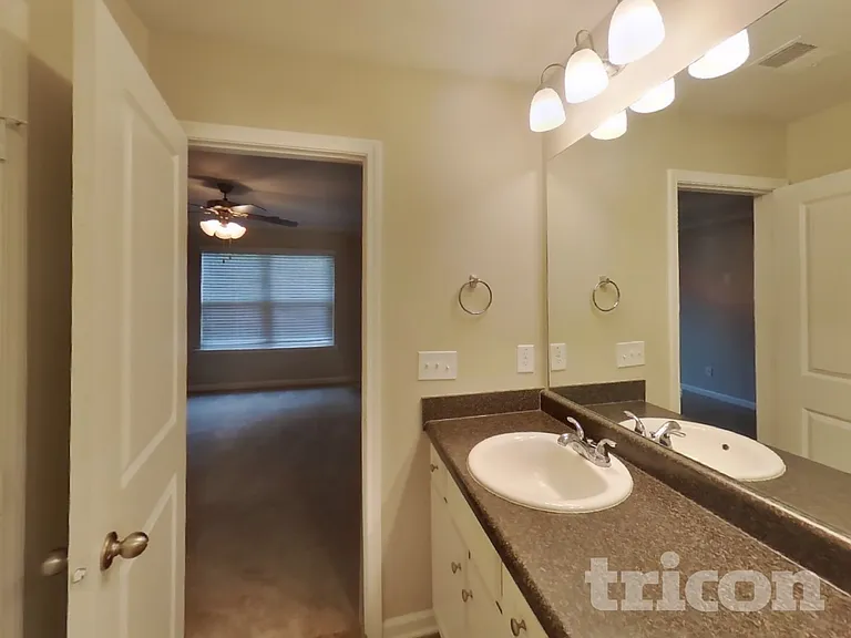 2300 Shady Dr — Photo 7