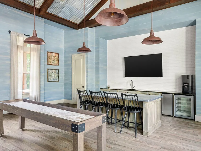 The Lodge at Hidden River - Resident Lounge
