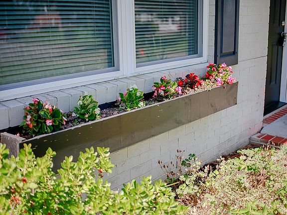 5th image of 313 Plaza Trail Ct