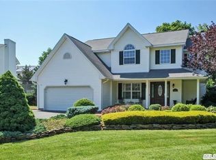 8 Silver Pond Cir, Commack, NY 11725
