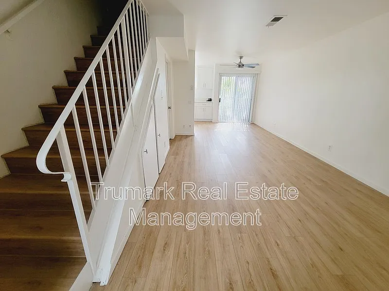 Building Photo - 1041 Allen Ave #6