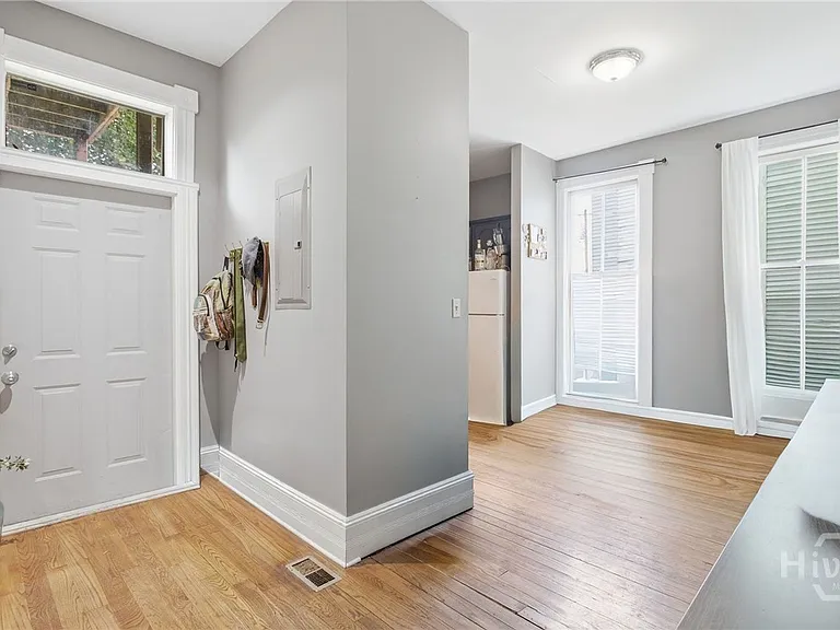 2308 Barnard St — Photo 18