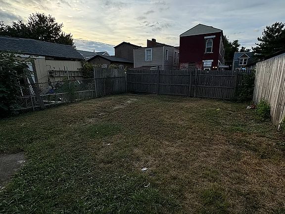 2nd image of 315 W 8th St