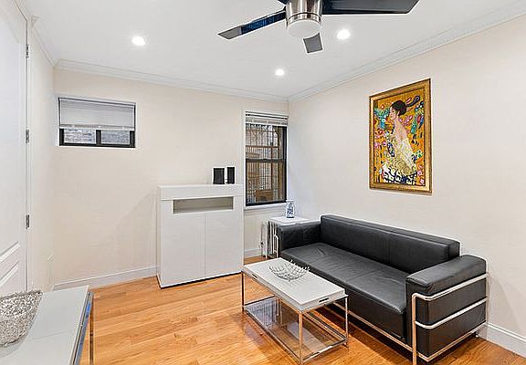 3rd image of 196 Elizabeth St APT 14