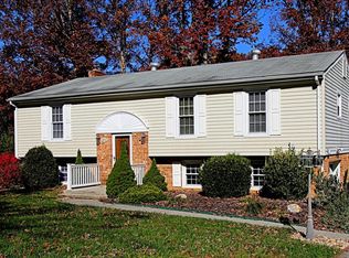 3857 Hummingbird Ln, Roanoke, VA 24018