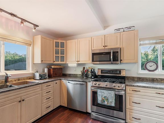 4th image of 2993 River Rd