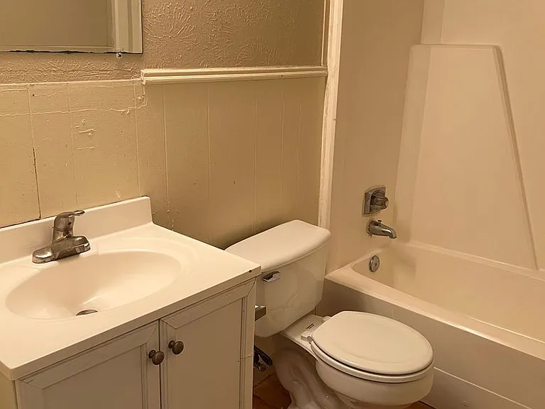 1115 N Austin St — Photo 12