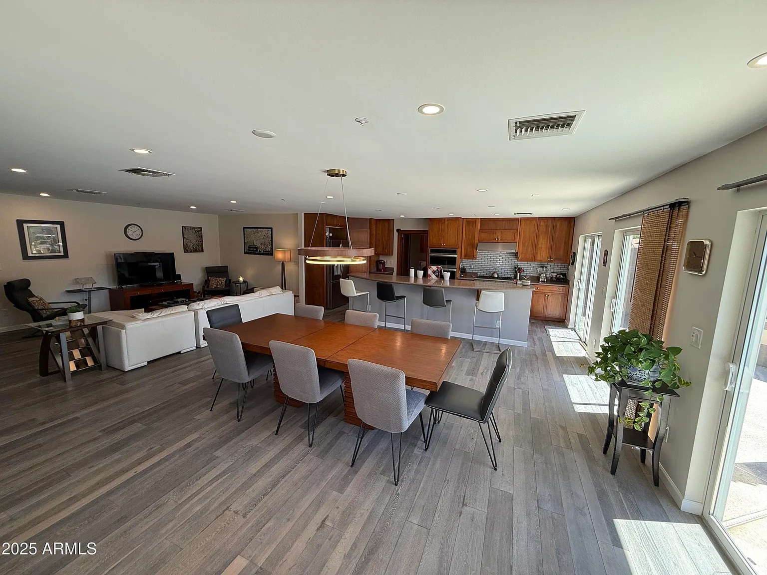 4 bed, 2.5 bath, 2320 sqft, $12,000 — Photo 4