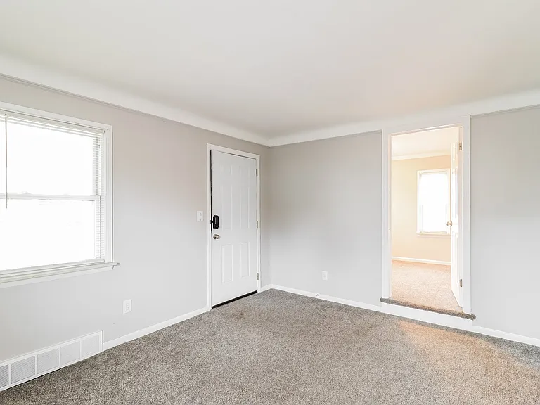 572637_019_living_room_13527380.jpg