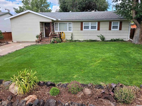 3rd image of 1011 Sanders Dr