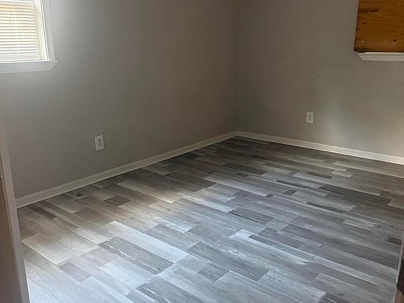 4th image of 905 Raymond Rd