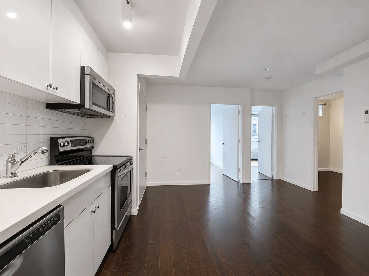 286 Stanhope St — Photo 2