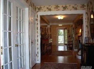22 Neel Ct, Sayville, NY 11782