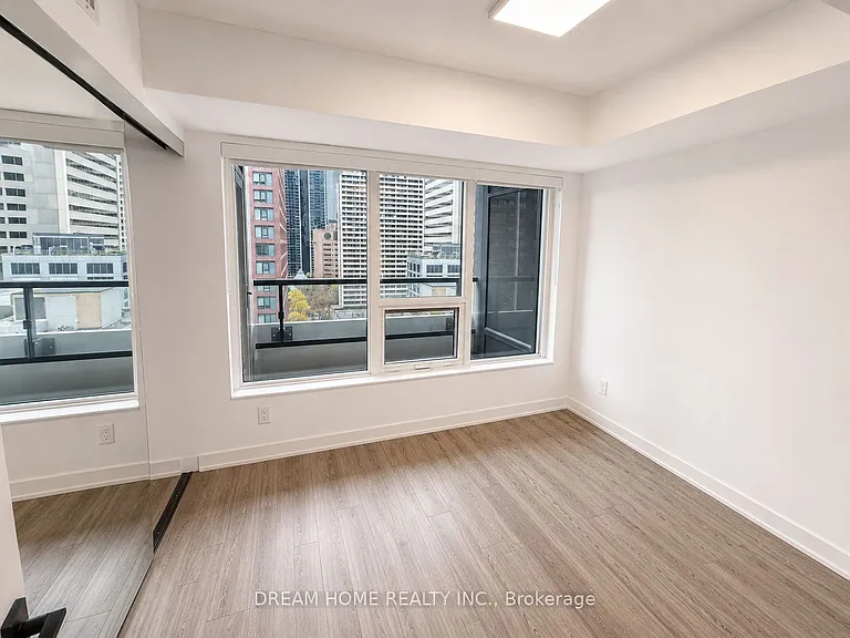 609 Sherbourne St #1403 — Photo 5