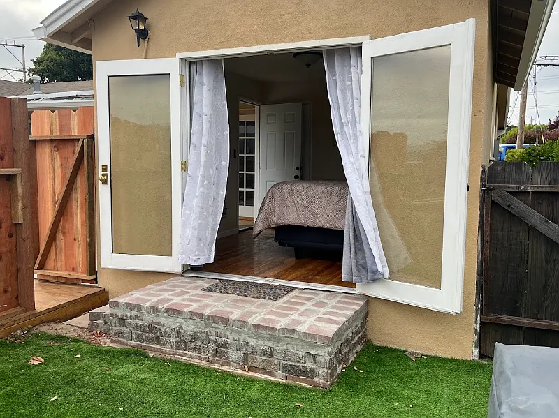 Studio, 400 sqft, $1,700 — Photo 1
