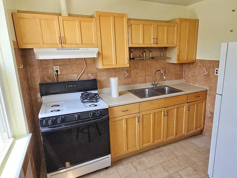 80 Union St #3 — Photo 2