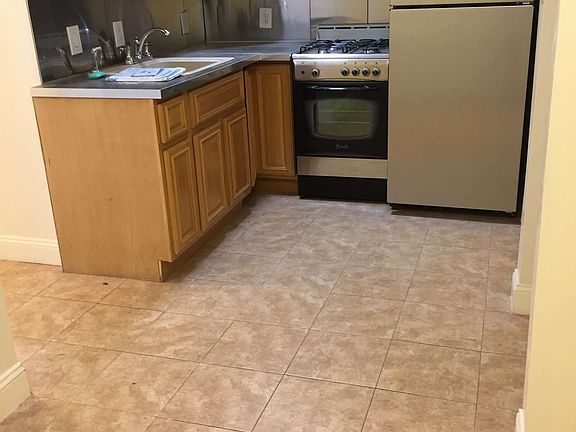 2nd image of 3044 29th St APT 1R