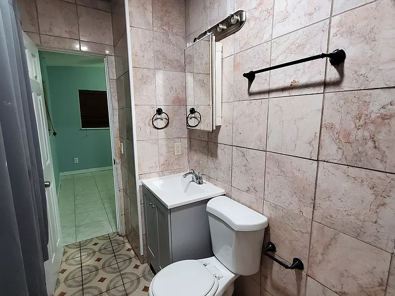 301 Hope Cir — Photo 9