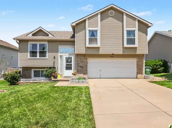 17516 Emiline St, Omaha, NE 68136