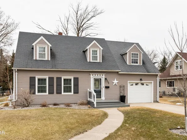 335 2nd Ave NW, Mayville, ND 58257