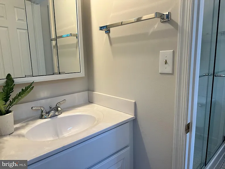 4847 Chevy Chase Dr #172 — Photo 12