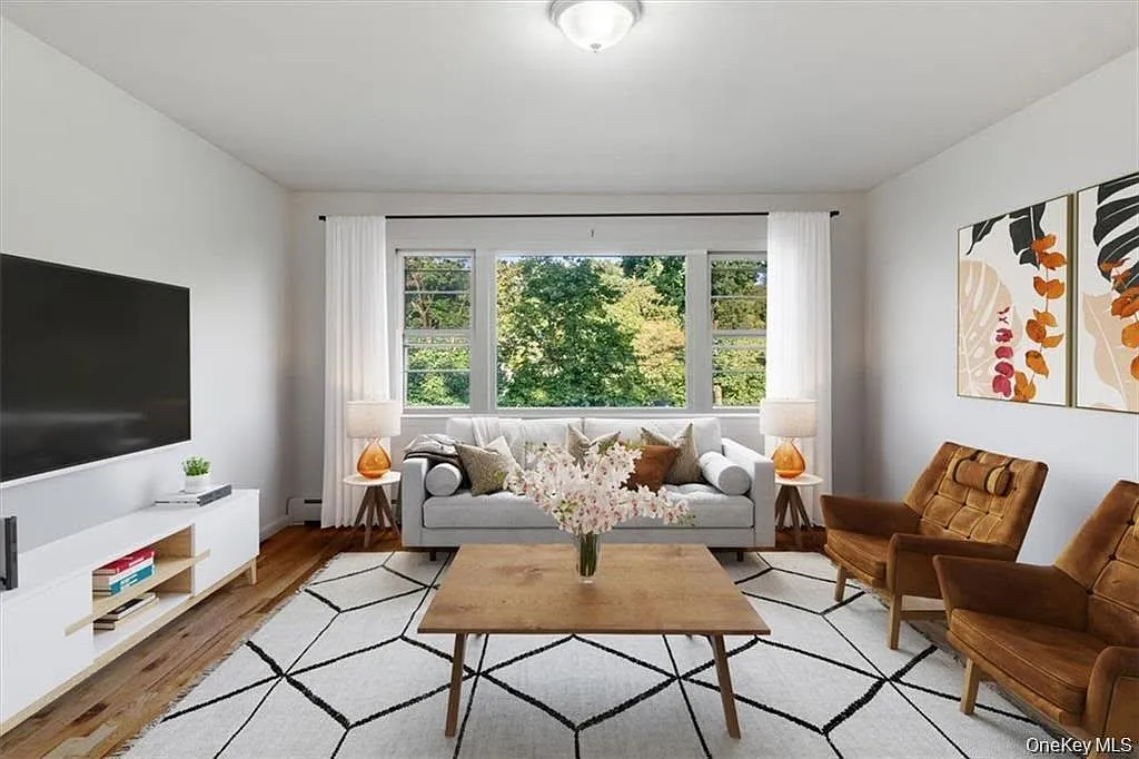 3 bed, 2.0 bath, 1300 sqft, $5,500 — Photo 2