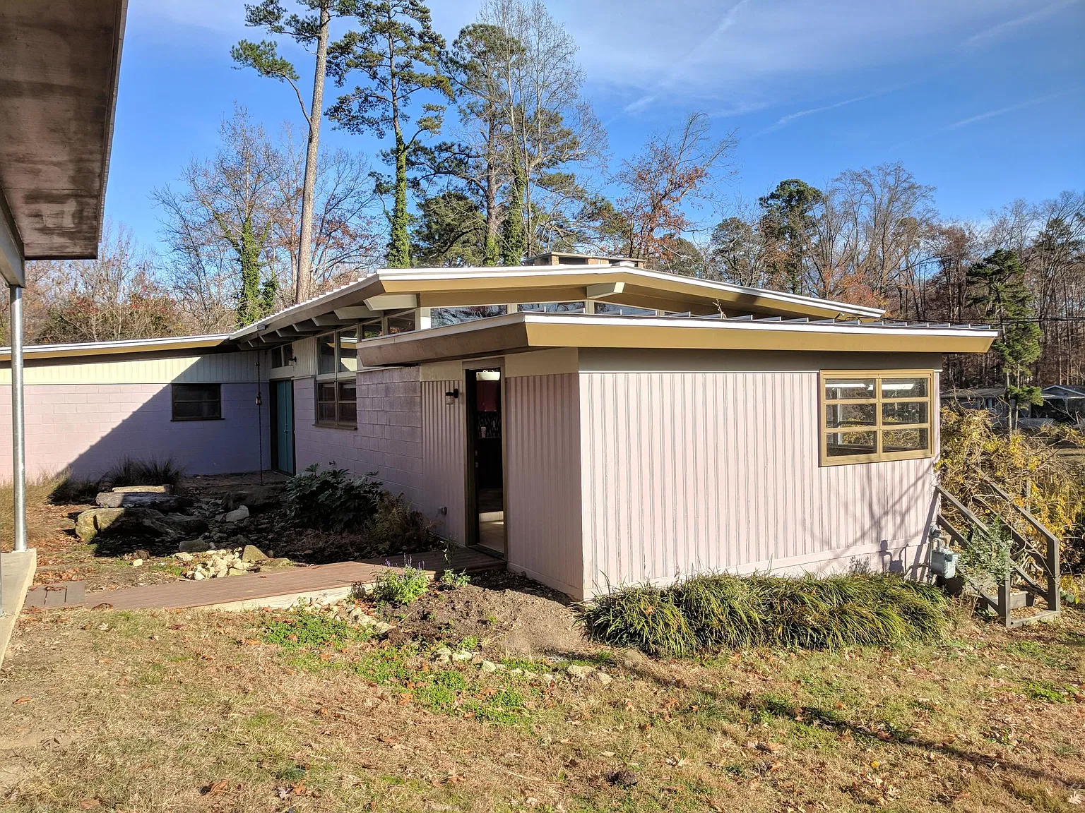 5 bed, 3.5 bath, 2700 sqft, $2,950 — Photo 3