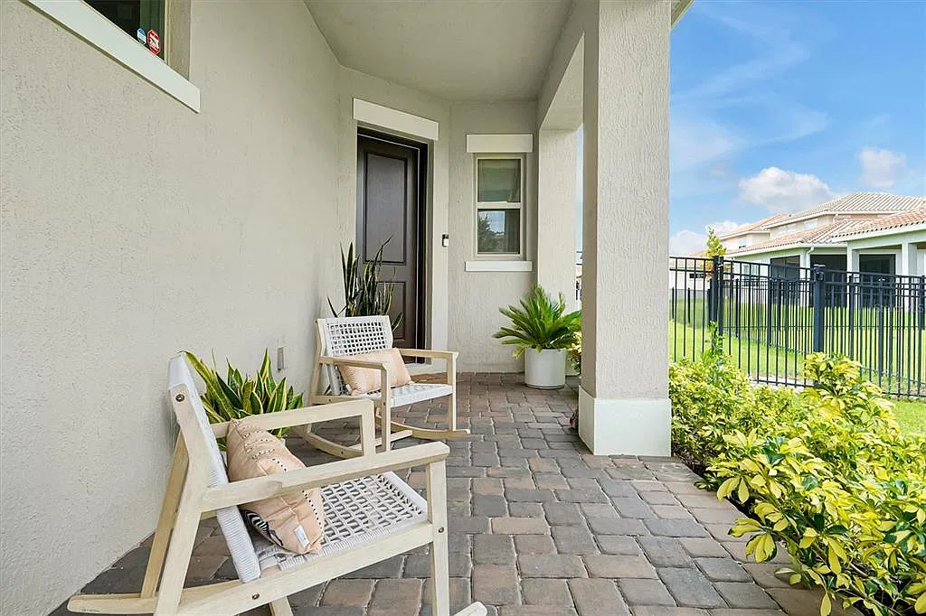 4 bed, 3.0 bath, 2364 sqft, $3,700 — Photo 3