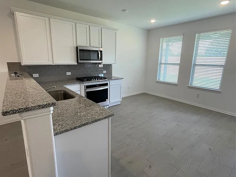 8111 Royal Palm Ct — Photo 22