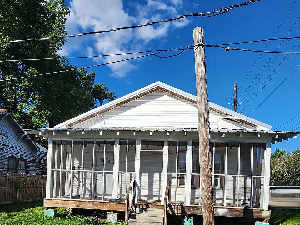 Front entrance & screen porch