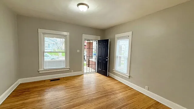 4 bed, 1.5 bath, $1,325 — Photo 3