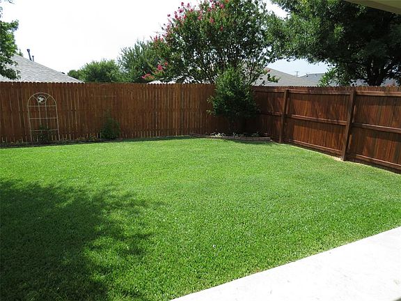 4th image of 909 Topaz Dr