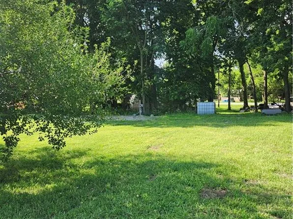 117 & 121 Fawn Valley Dr, Lacygne, KS 66040