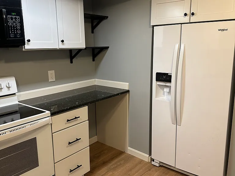 596 Beaver St — Photo 3