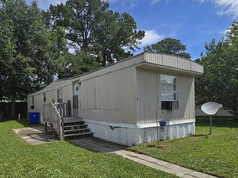 8827 Deerwood Dr #6 — Photo 1