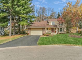 2305 Phylis Ct E, Maplewood, MN 55119