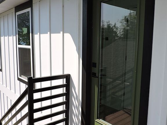 2nd image of 1702 E La Rua St