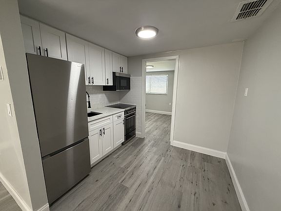 3rd image of 314 7th Ave NE #11321585