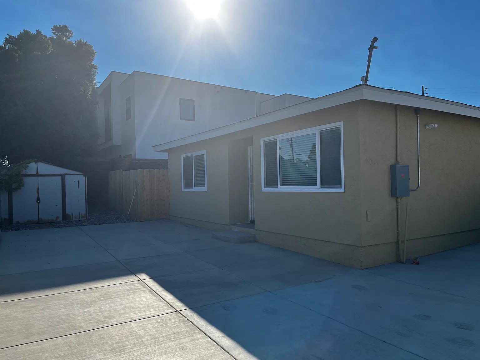 3 bed, 1.5 bath, 1050 sqft, $3,500 — Photo 1