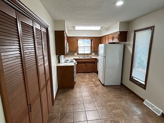 2nd image of 1525 E Camino Alto St