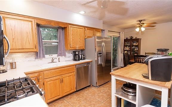 5th image of 10202 Moody Park Dr