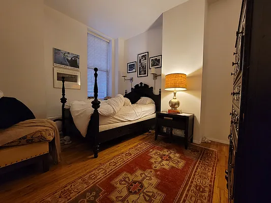 Rented by Julien Aractingi, LREB | media 21