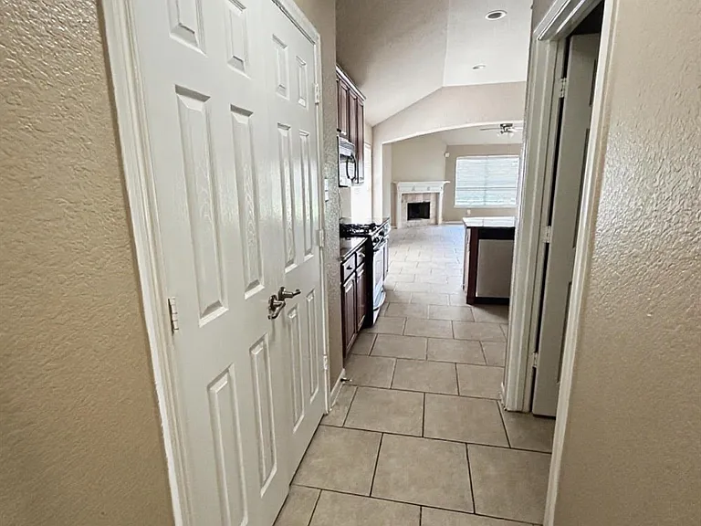 19523 Country Mountain Ct — Photo 14